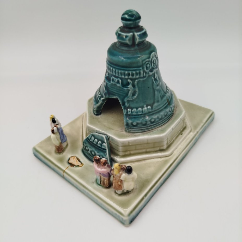 Статуэтка "Царь-Колокол", фаянс, роспись, Конаковский фаянсовый завод им. М.И. Калинина (ЗиК Конаково), СССР, 1957 г.