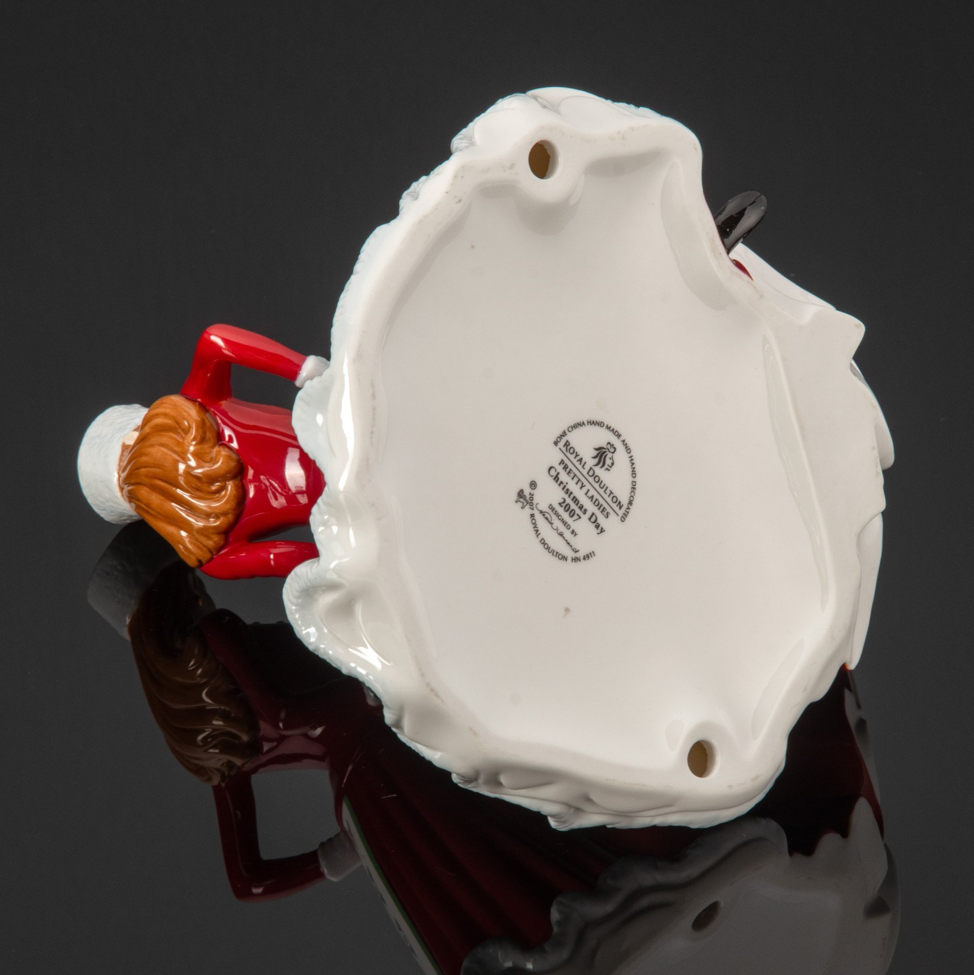 Статуэтка "Christmas Day" из серии "Pretty ladies", Royal Doulton