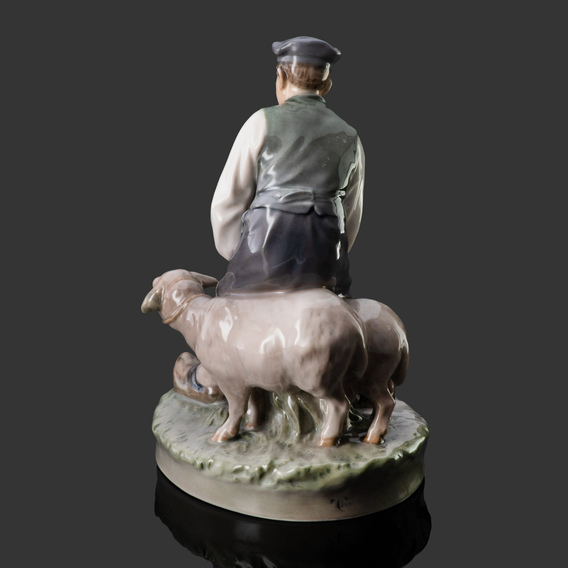 Статуэтка "Пастух с овцами", фарфор, роспись, Royal Copenhagen, Дания, 1951 г.
