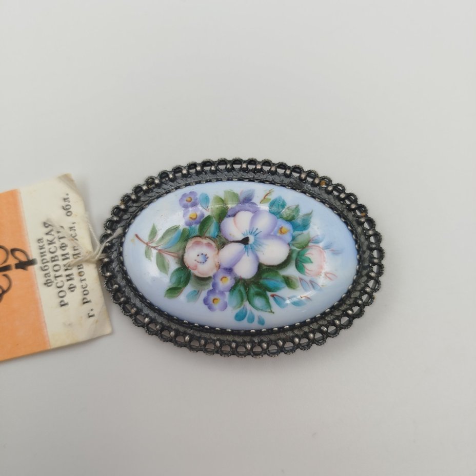 Брошь "Голубая" с цветочным декором в оригинальном футляре, мельхиор (медь-никель), эмаль, финифть, Ростовская финифть, СССР, 1970-1980 гг.