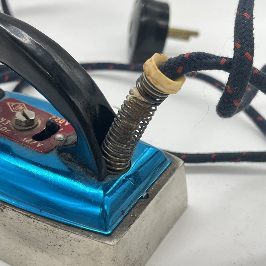 Электрический дорожный утюг, ХЗМЗ