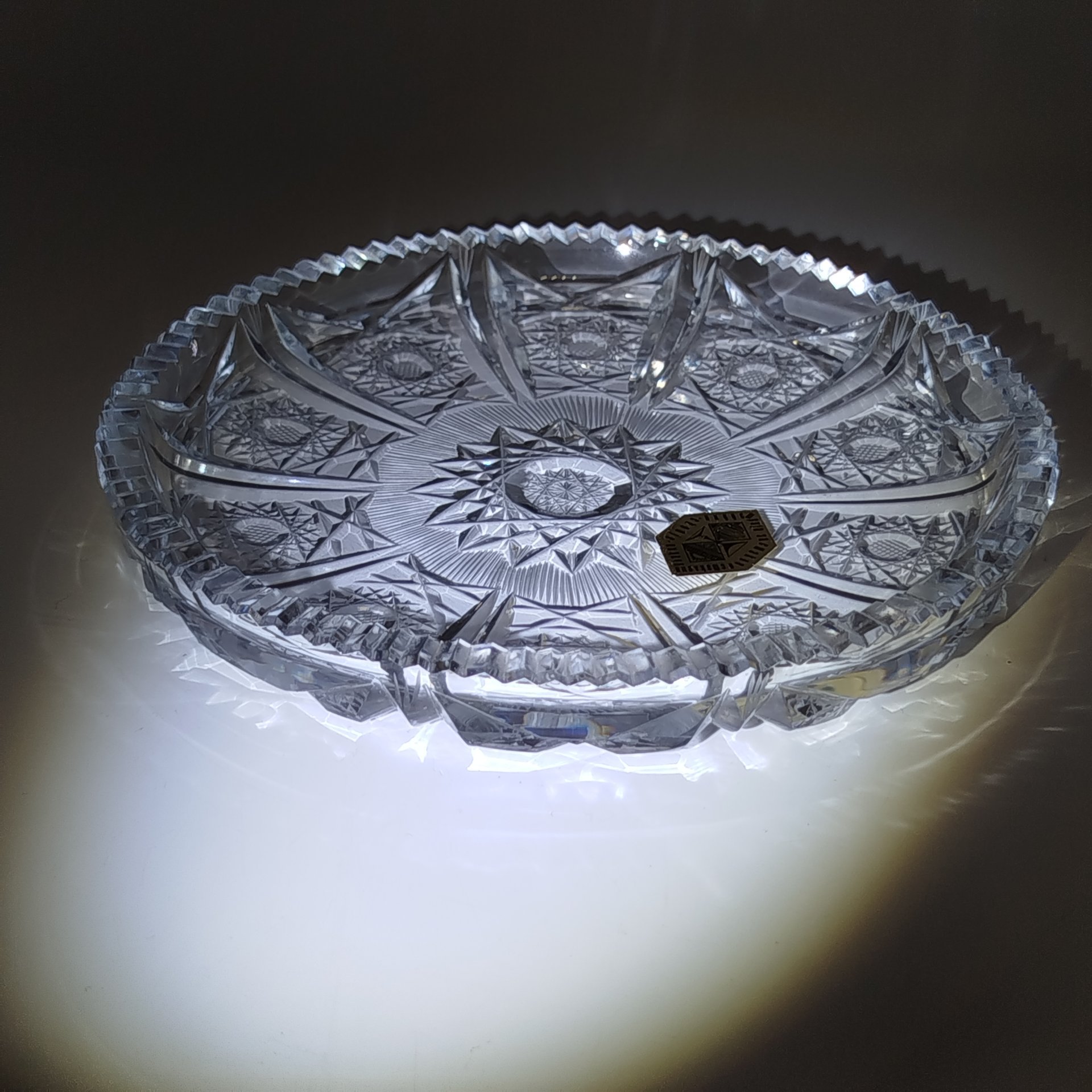 Ваза для сервировки с орнаментальным декором