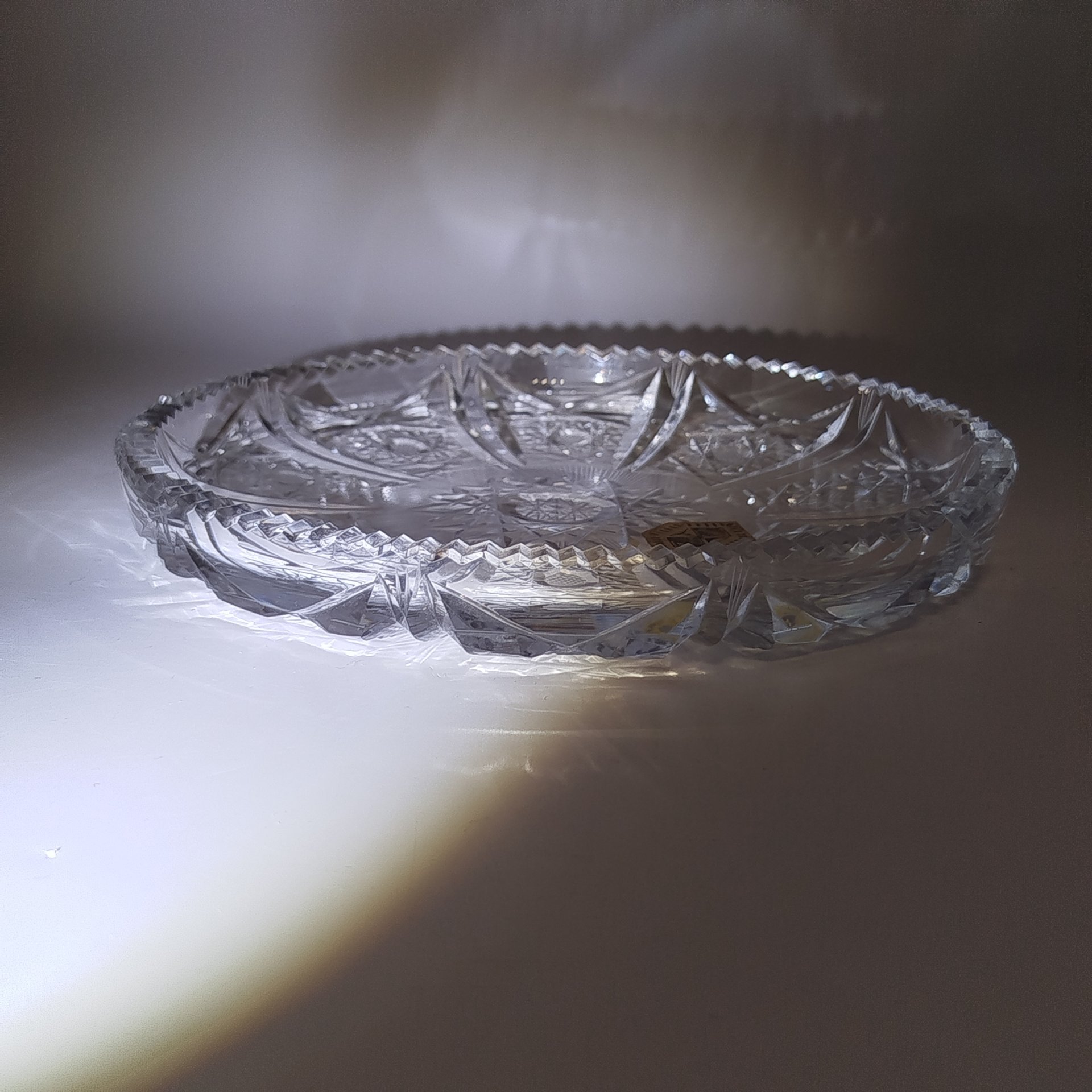 Ваза для сервировки с орнаментальным декором