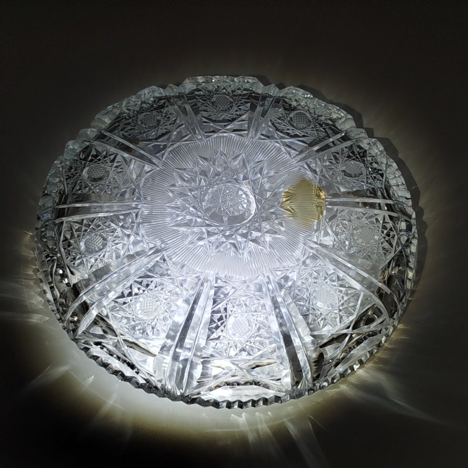 Ваза для сервировки с орнаментальным декором