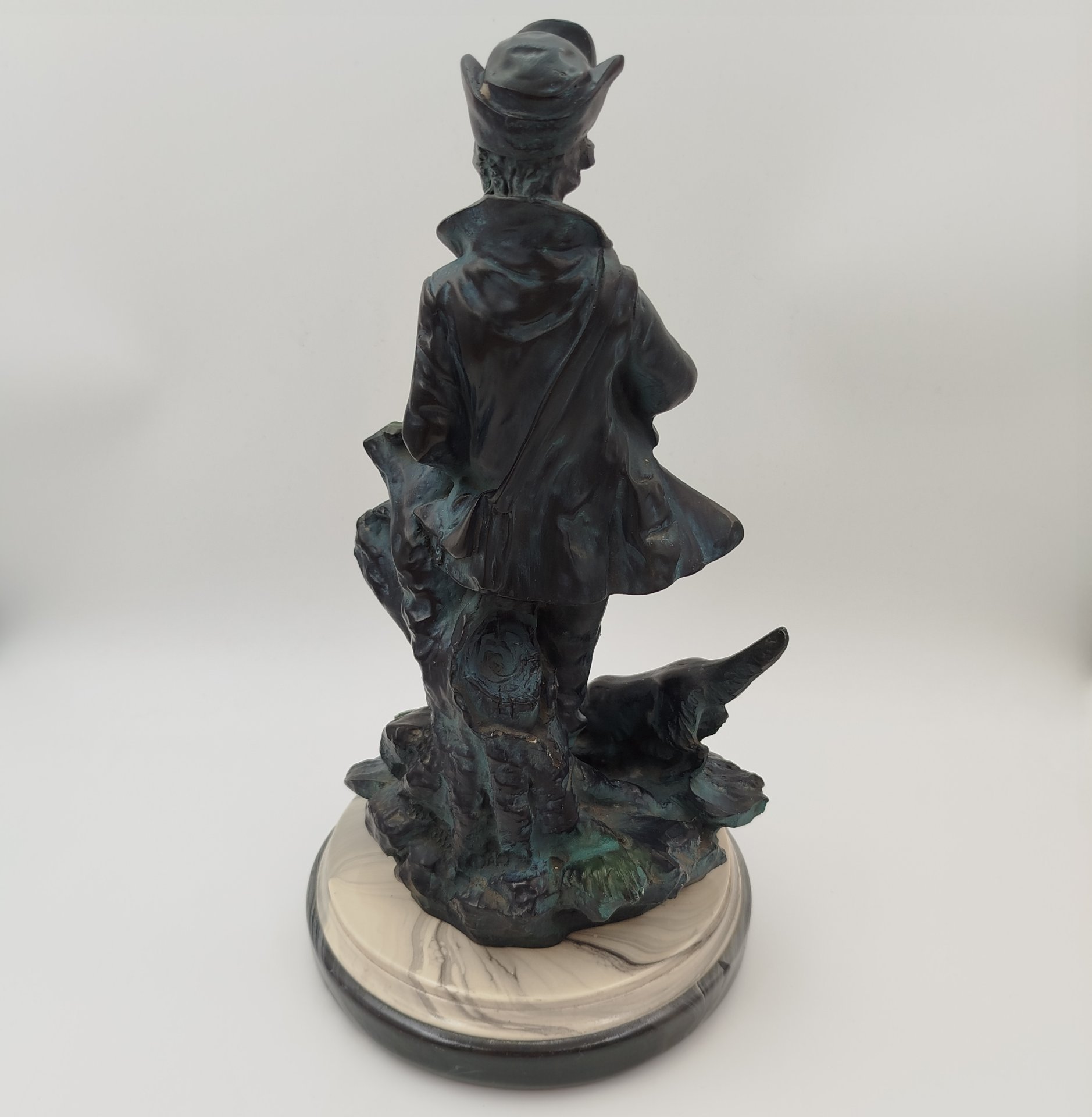 Статуэтка "Охотник", композитный материал, роспись, Азия, 2010-2015 гг.
