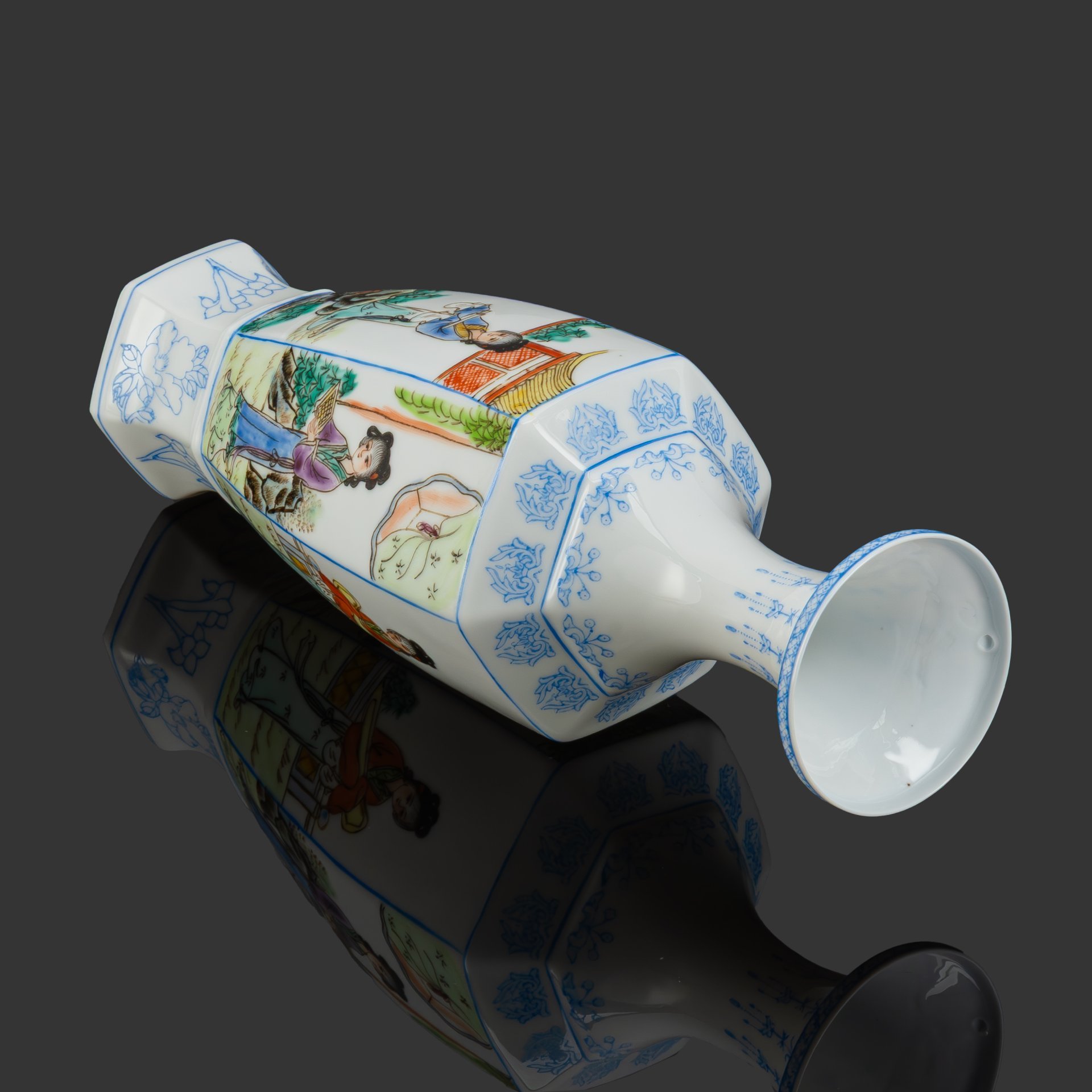 Ваза шестигранной формы "Благородные женские искусства (добродетели)"