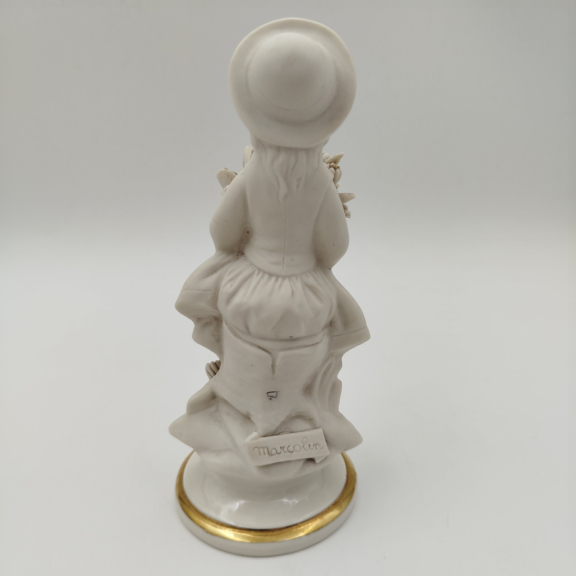 Статуэтка "Девочка с букетом цветов", Marcolin (Capodimonte)