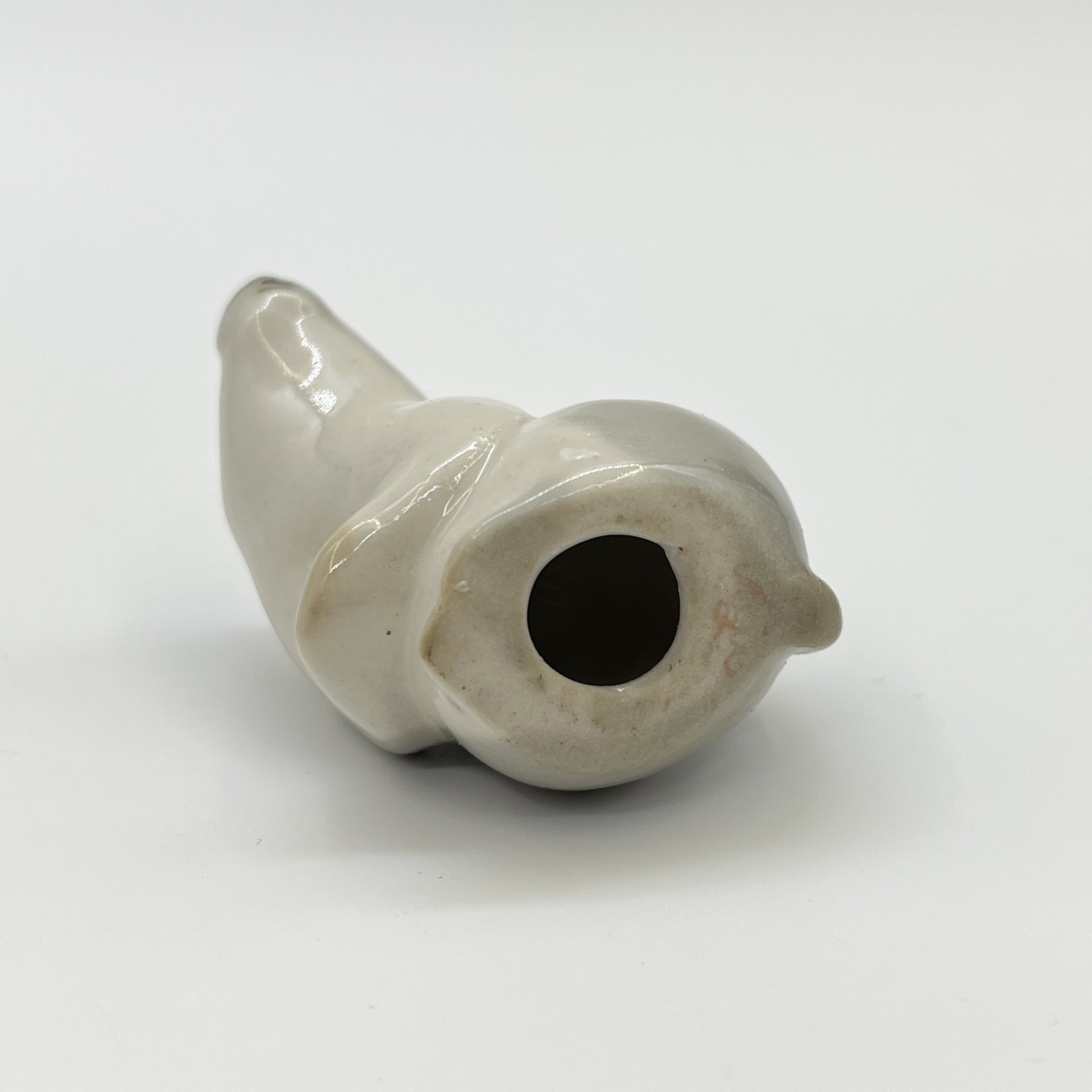 Статуэтка миниатюрная "Мышка", скульптор Т. С. Линчевская, фарфор, аэрография, роспись, Ленинградский фарфоровый завод (ЛФЗ), СССР, 1970-1990 гг.