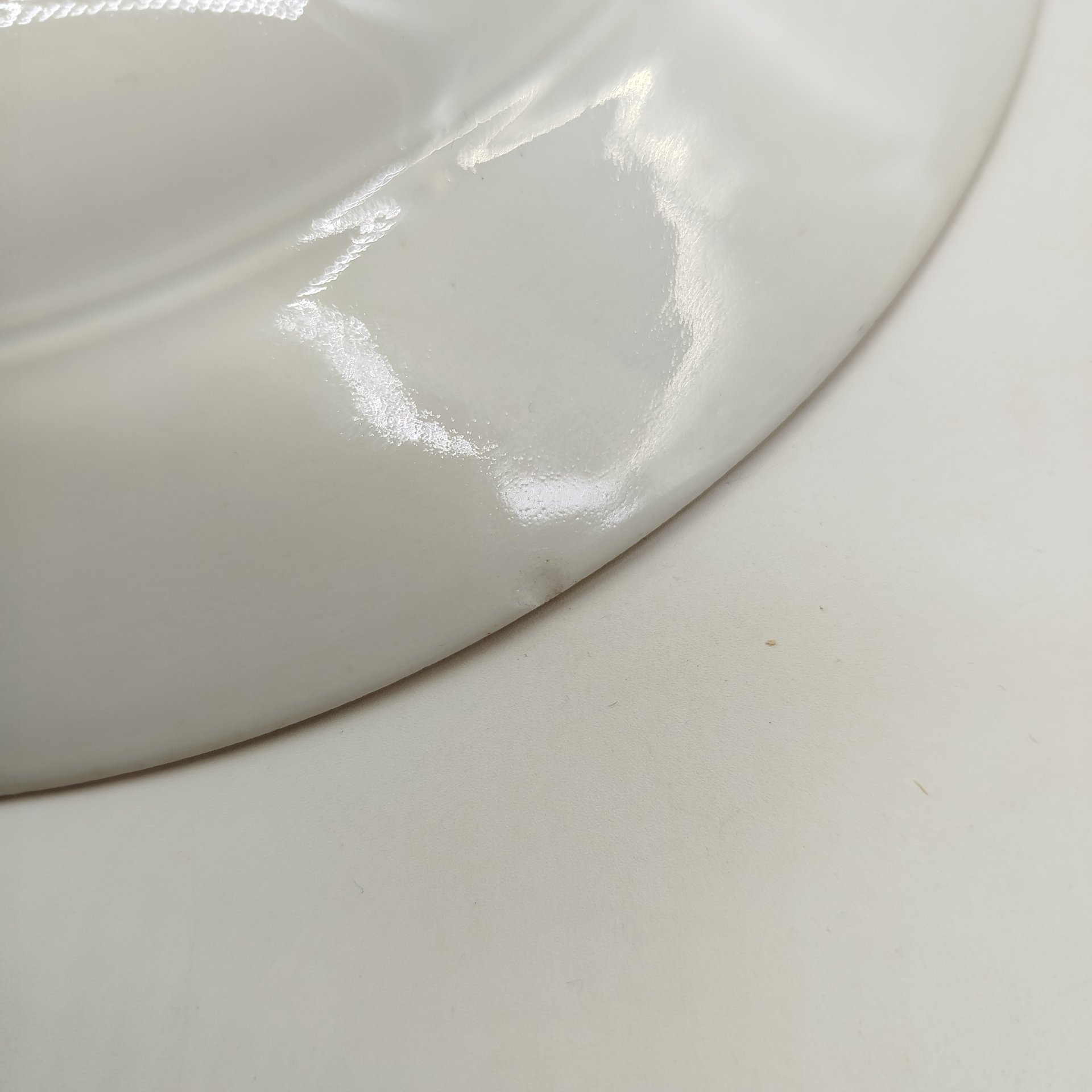 Набор из четырех суповых тарелок с растительным декором, фарфор, золочение, роспись, Западная Европа, 1890-1920 гг.