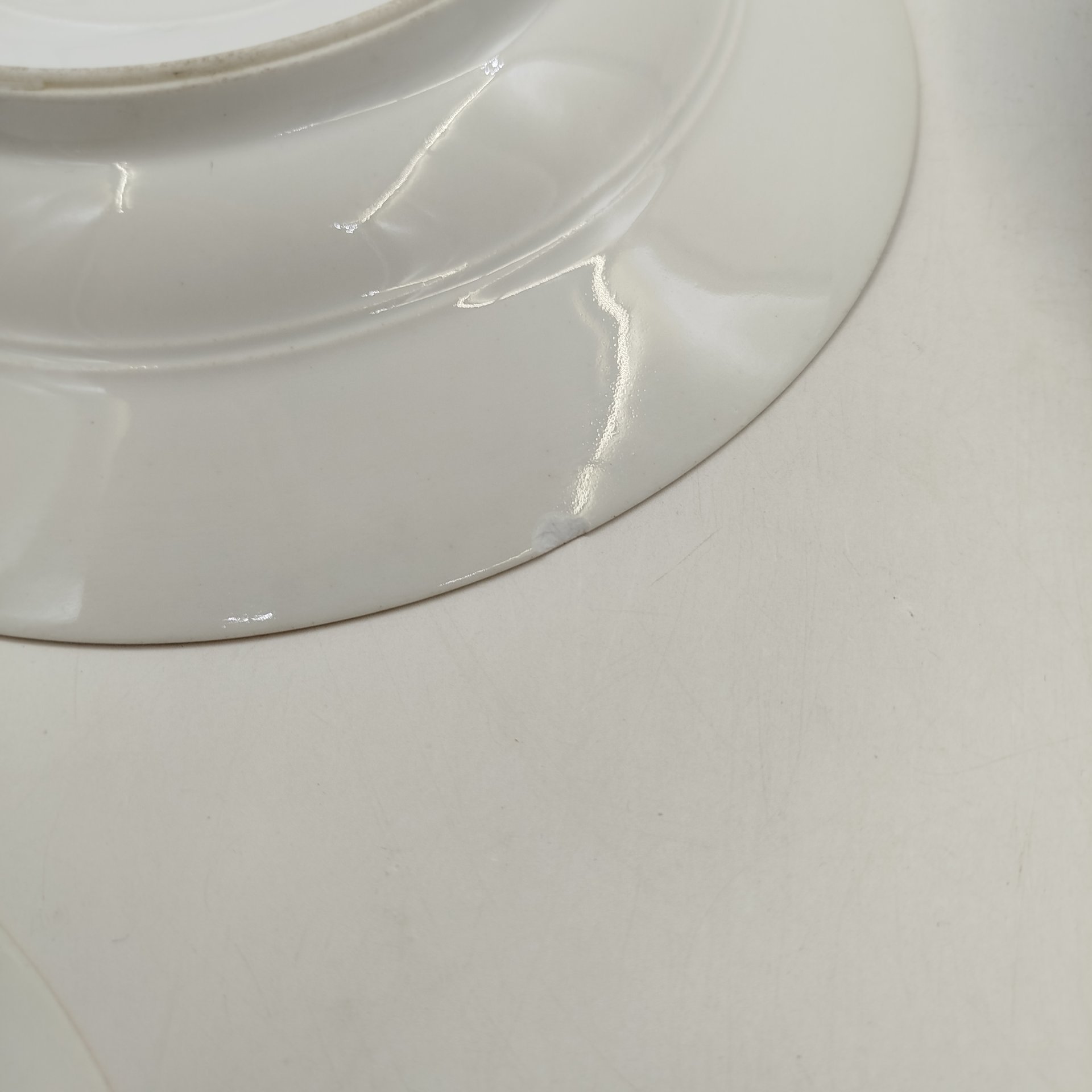 Набор из четырех суповых тарелок с растительным декором, фарфор, золочение, роспись, Западная Европа, 1890-1920 гг.