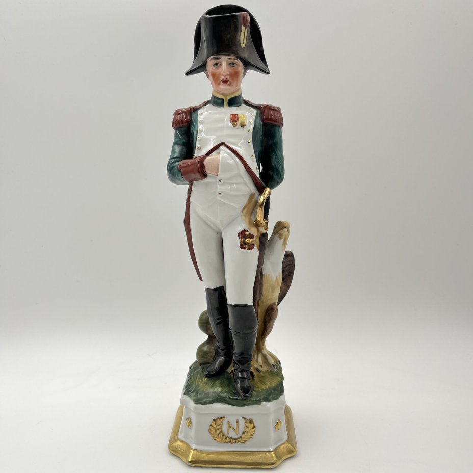 Статуэтка "Наполеон Бонапарт" из серии "Армия Наполеона", мануфактура Muhr (г. Шарлеруа), фарфор, роспись, золочение, Бельгия, 1960-1980 гг.