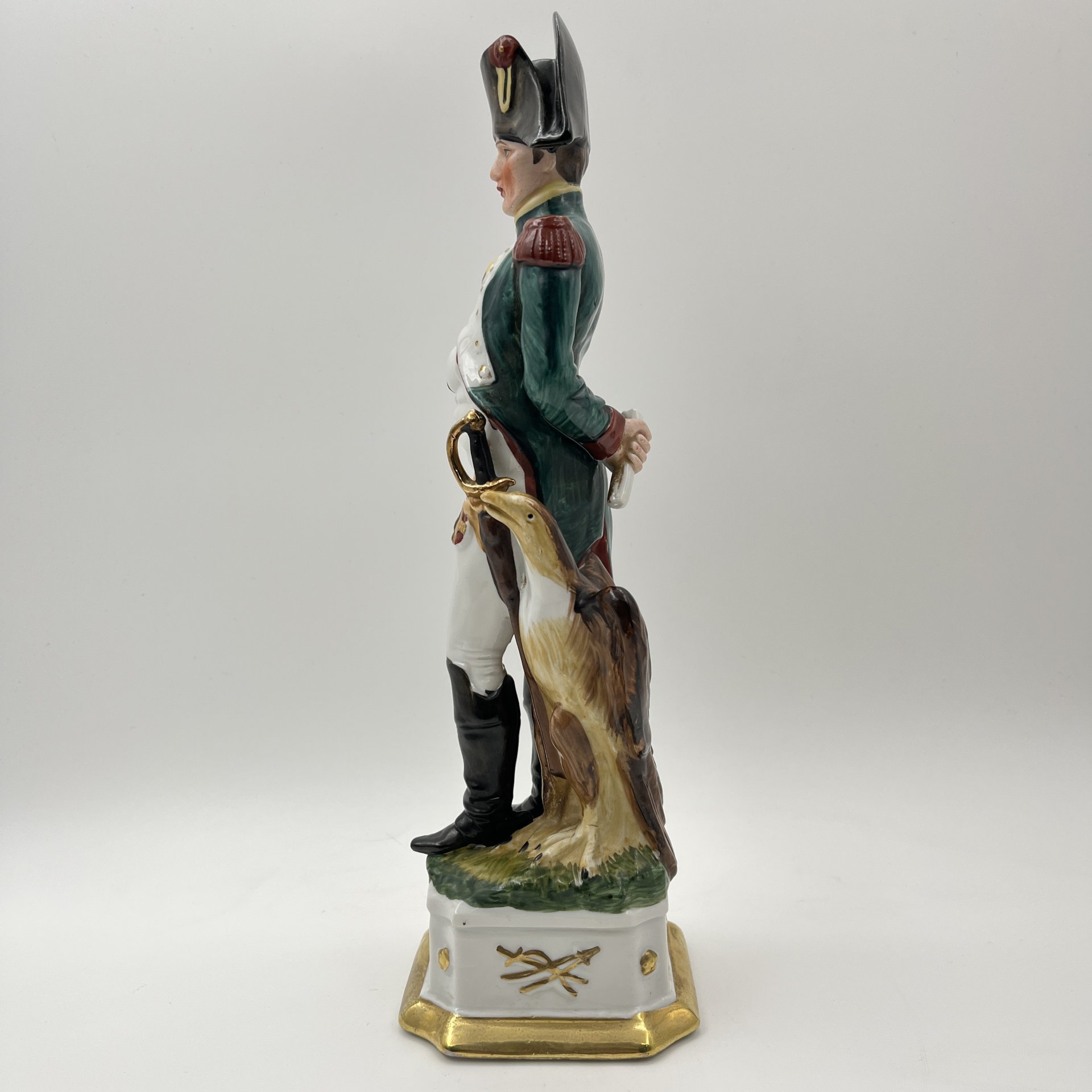 Статуэтка "Наполеон Бонапарт" из серии "Армия Наполеона", мануфактура Muhr (г. Шарлеруа), фарфор, роспись, золочение, Бельгия, 1960-1980 гг.