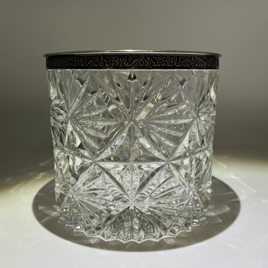 Конфетница (глубокая), украшенная орнаментальной окантовкой по борту, хрусталь, мельхиор, СССР, 1970-1980 гг.