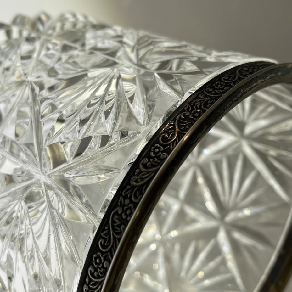 Конфетница (глубокая), украшенная орнаментальной окантовкой по борту