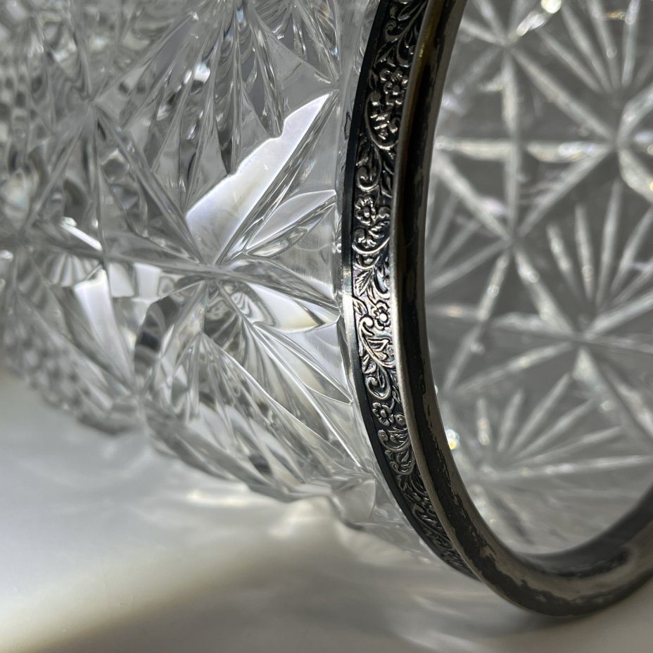 Конфетница (глубокая), украшенная орнаментальной окантовкой по борту