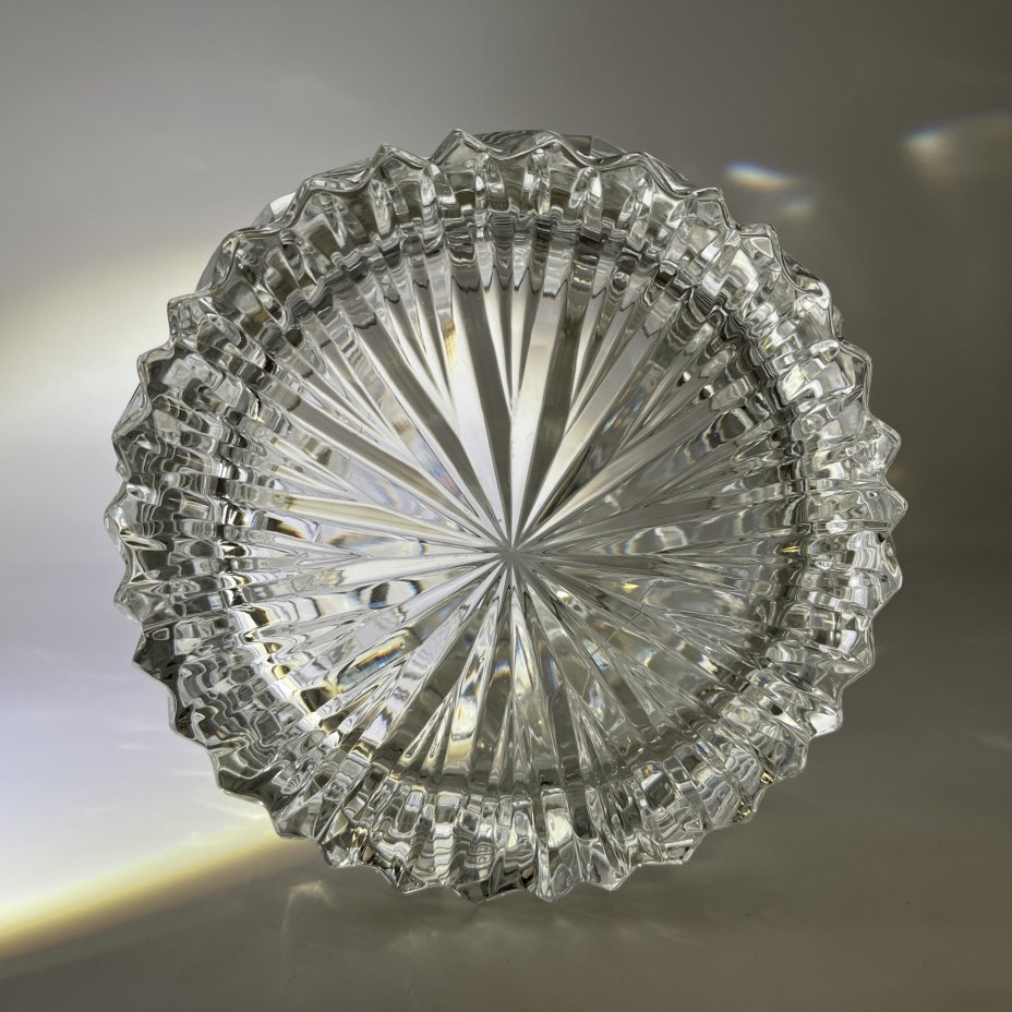 Конфетница (глубокая), украшенная орнаментальной окантовкой по борту