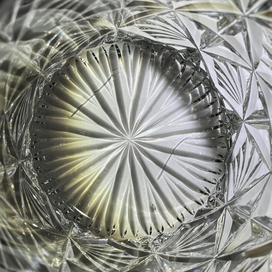 Конфетница (глубокая), украшенная орнаментальной окантовкой по борту