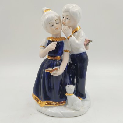 Статуэтка "Мальчик и девочка", фарфор, роспись, золочение, Азия, 2000-2020 гг.