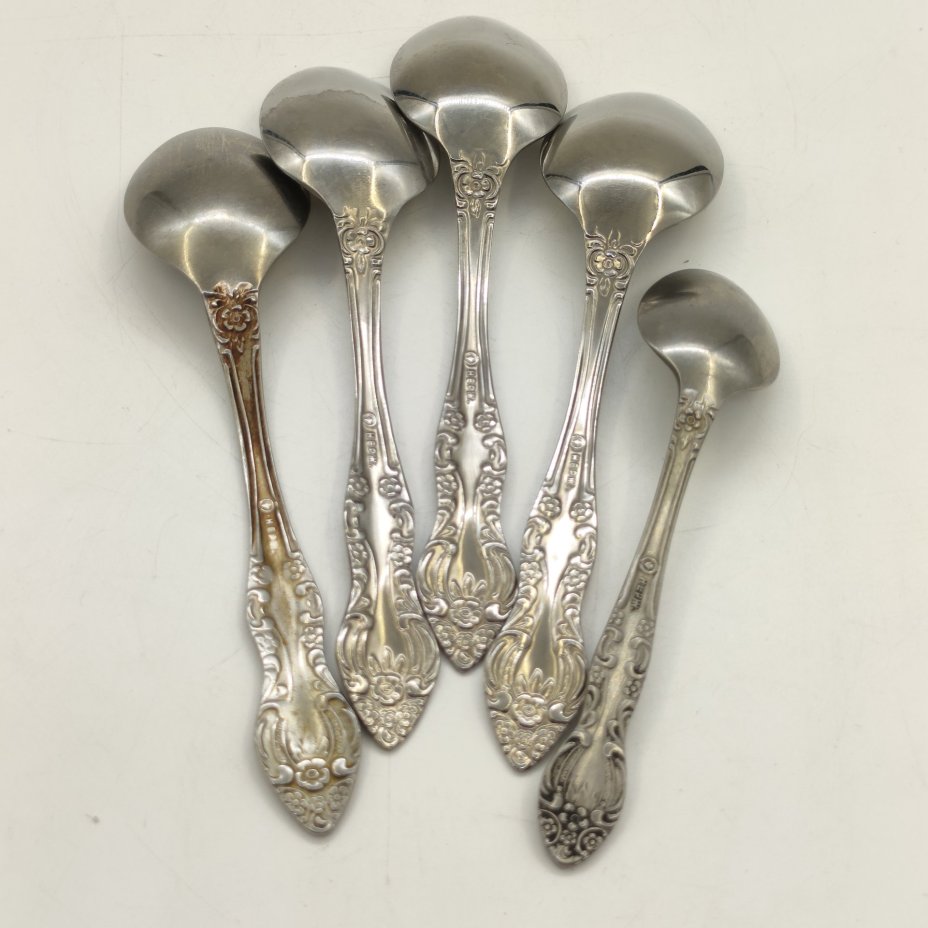 Набор из столовых приборов (кофейная ложка, 4 чайные ложки), украшенных растительным декором, нержавеющая сталь, Павловский завод художественных металлоизделий им. С.М. Кирова