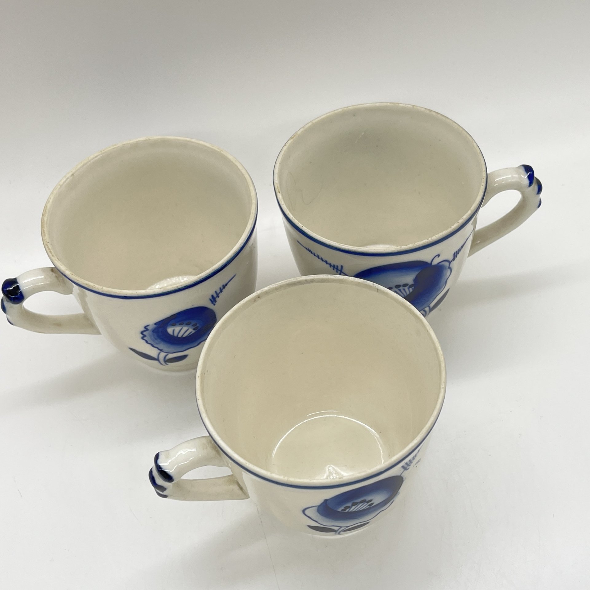 Набор из 3 чашек с расписным цветочным декором, фарфор, роспись, Объединение «Гжель», СССР, 1972-1985 гг.