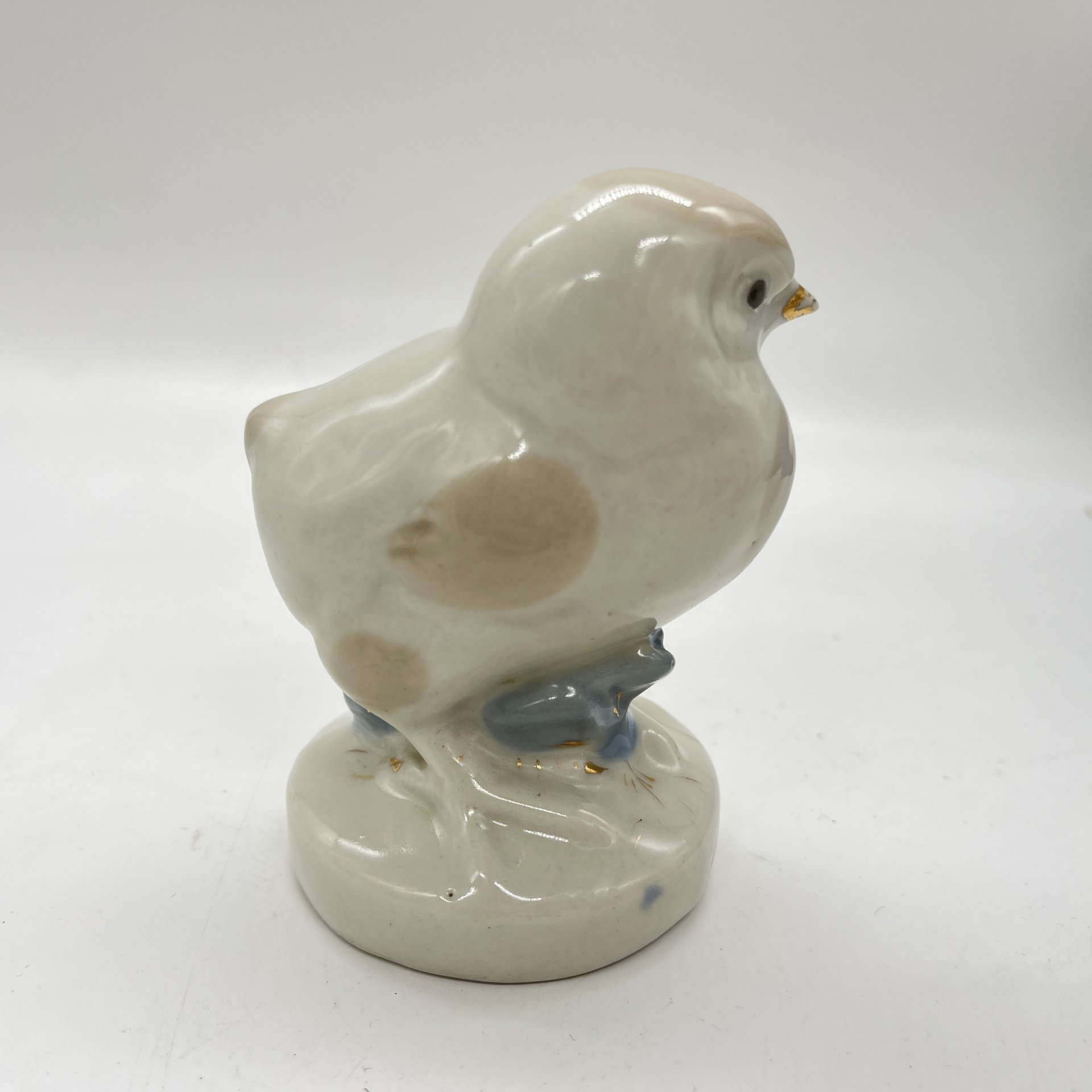 Статуэтка "Цыплёнок", фарфор, роспись, Турыгинский фарфоровый завод артели «Художественная керамика» (Гжель), СССР, 1950-1960 гг.