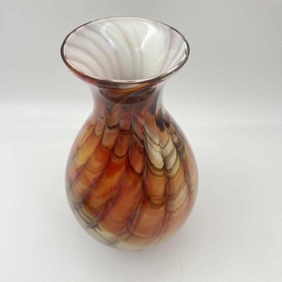 Ваза с разноцветными разводами