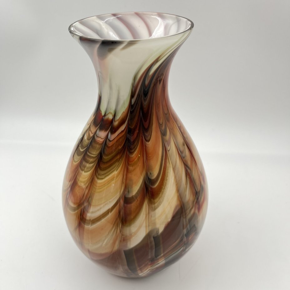 Ваза с разноцветными разводами