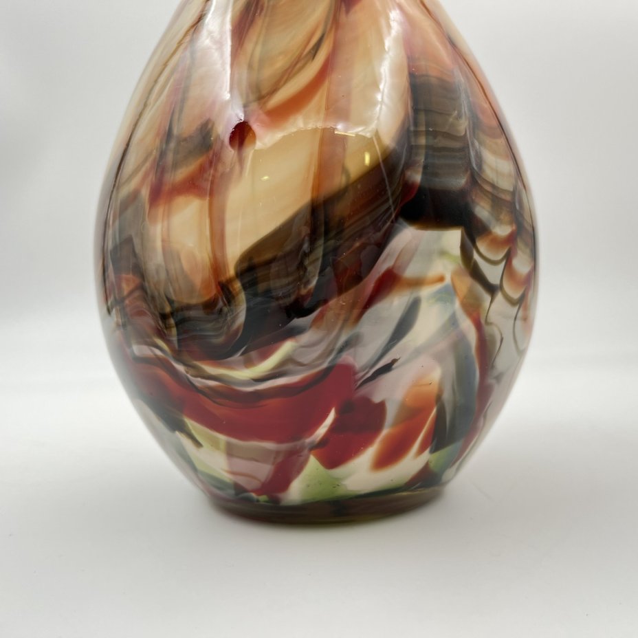 Ваза с разноцветными разводами