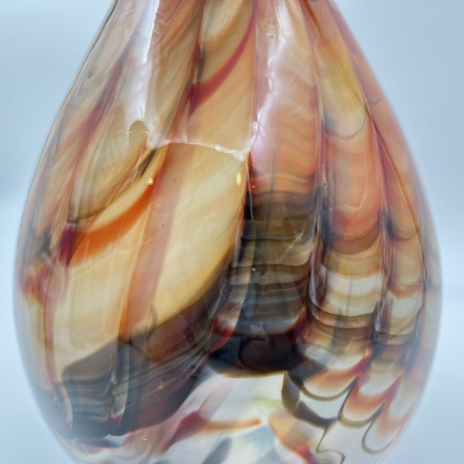 Ваза с разноцветными разводами