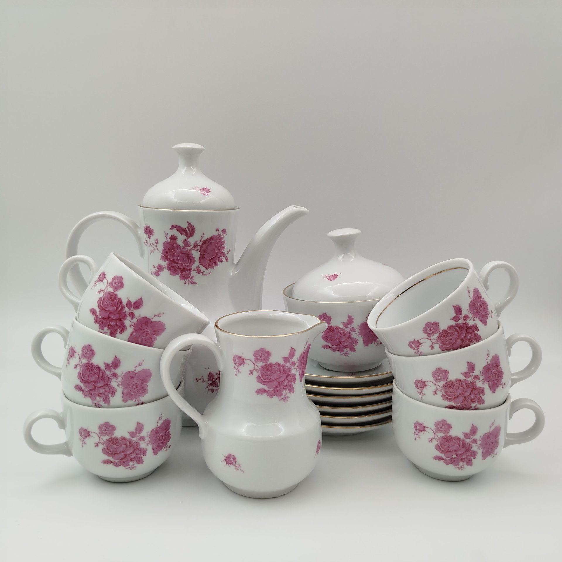 Сервиз кофейный на 6 персон, украшенный цветочным декором (15 предметов), фарфор, деколь, золочение, Kahla, ГДР, 1968-1987 гг.