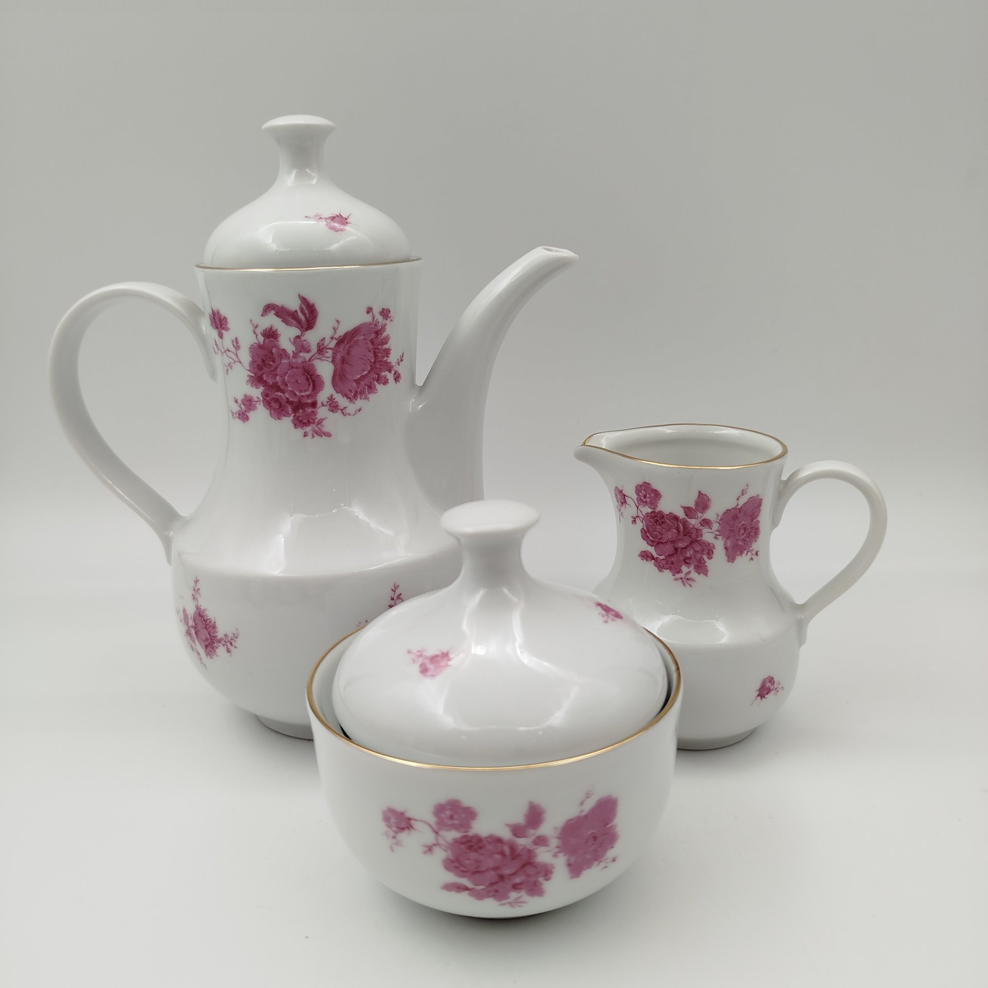 Сервиз кофейный на 6 персон, украшенный цветочным декором (15 предметов), фарфор, деколь, золочение, Kahla, ГДР, 1968-1987 гг.