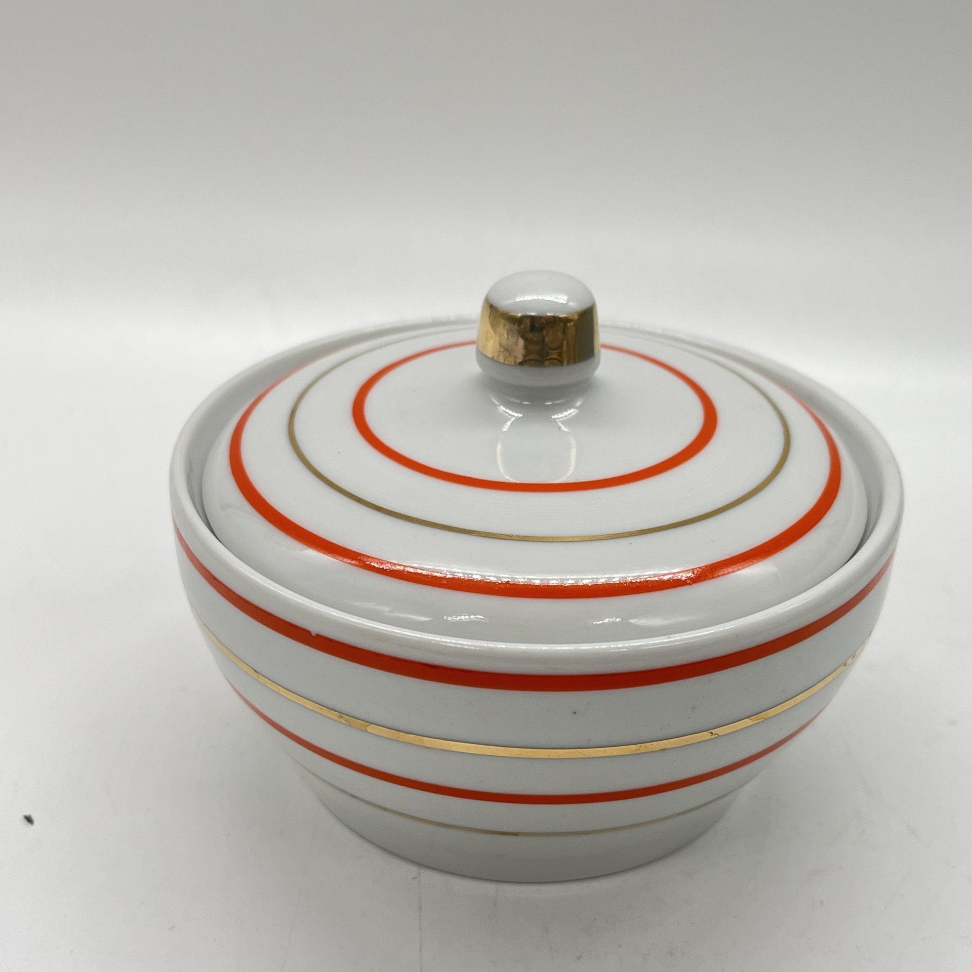 Сахарница из сервиза "Радиоволны", фарфор, деколь, золочение, Дмитровский фарфоровый завод (ДФЗ Вербилки), СССР, 1960-1980 гг.