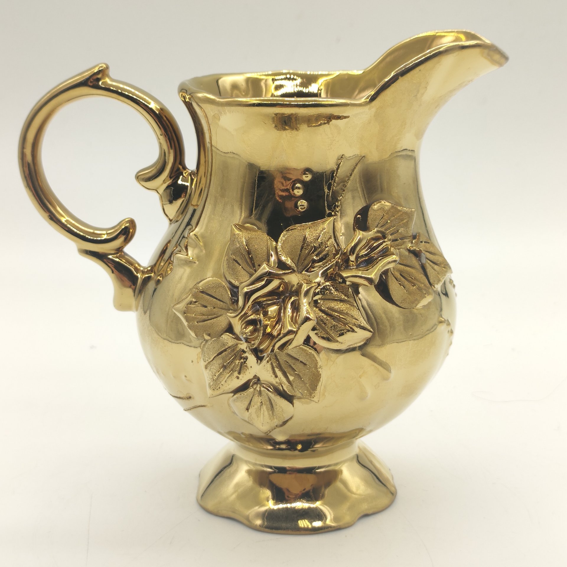 Молочник "Золотая роза", фаянс, крытье, лепной декор, золочение, СССР, 1980-1990 гг.