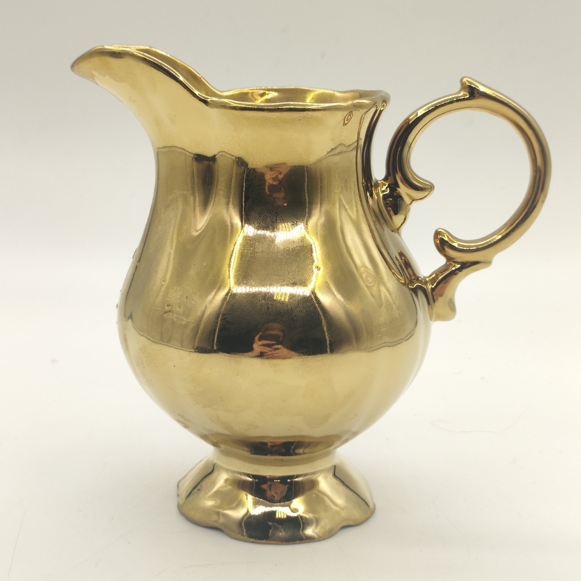 Молочник "Золотая роза", фаянс, крытье, лепной декор, золочение, СССР, 1980-1990 гг.