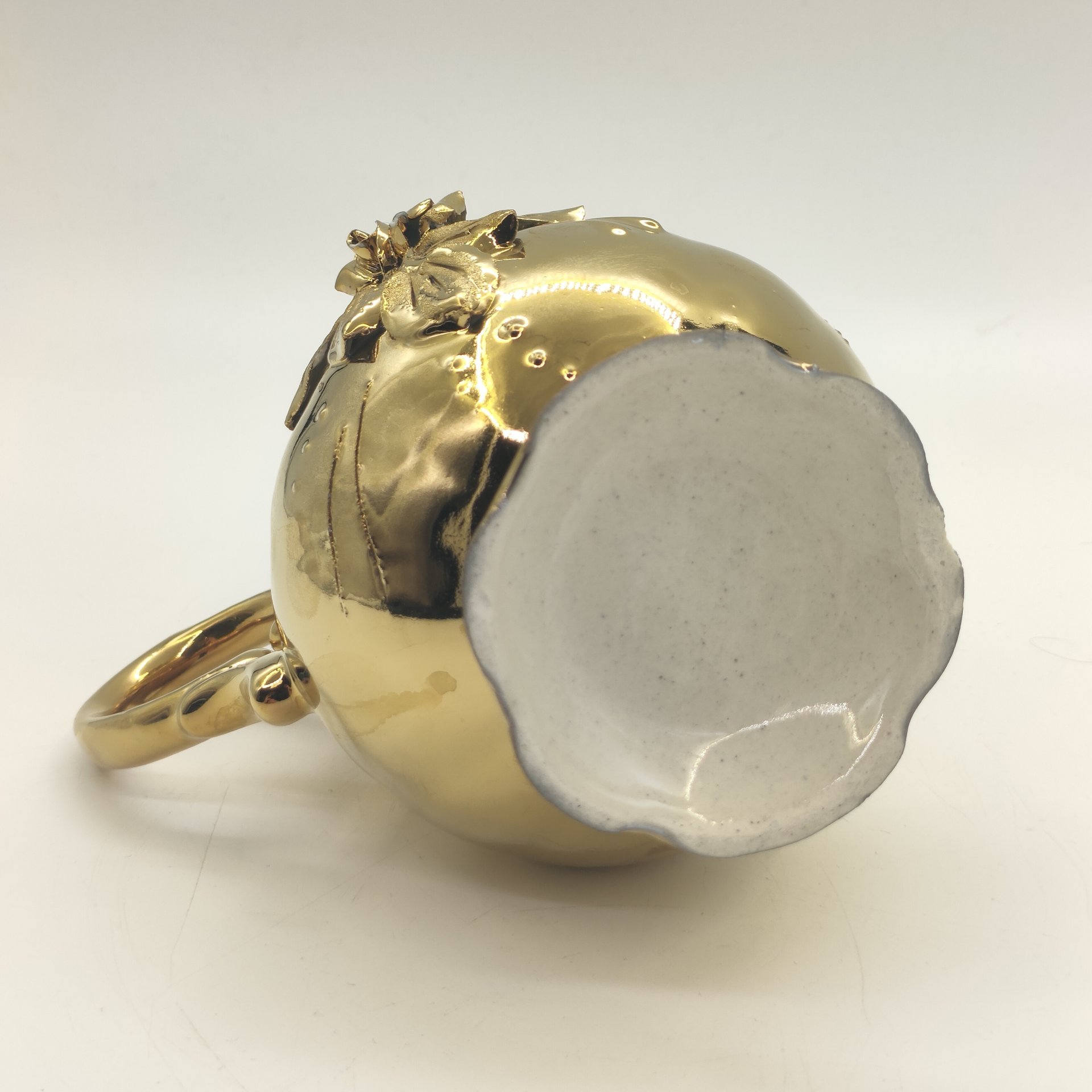 Молочник "Золотая роза", фаянс, крытье, лепной декор, золочение, СССР, 1980-1990 гг.