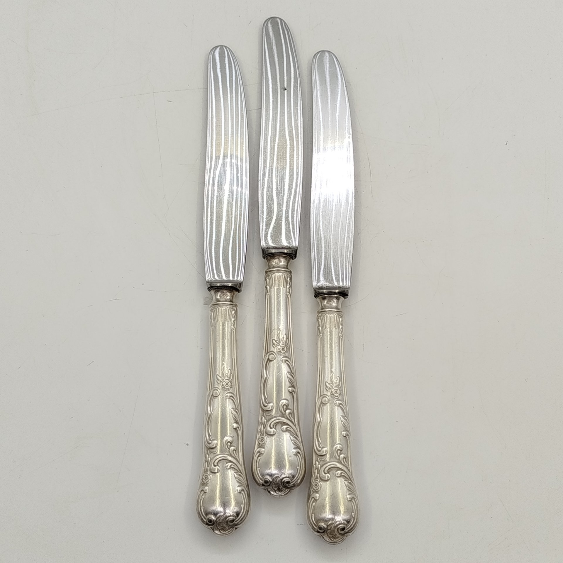 Набор из 3 столовых ножей с растительным декором, металл, серебрение, лезвие Solingen, Fritz Millhoff, Германия, 1950-1970 гг.