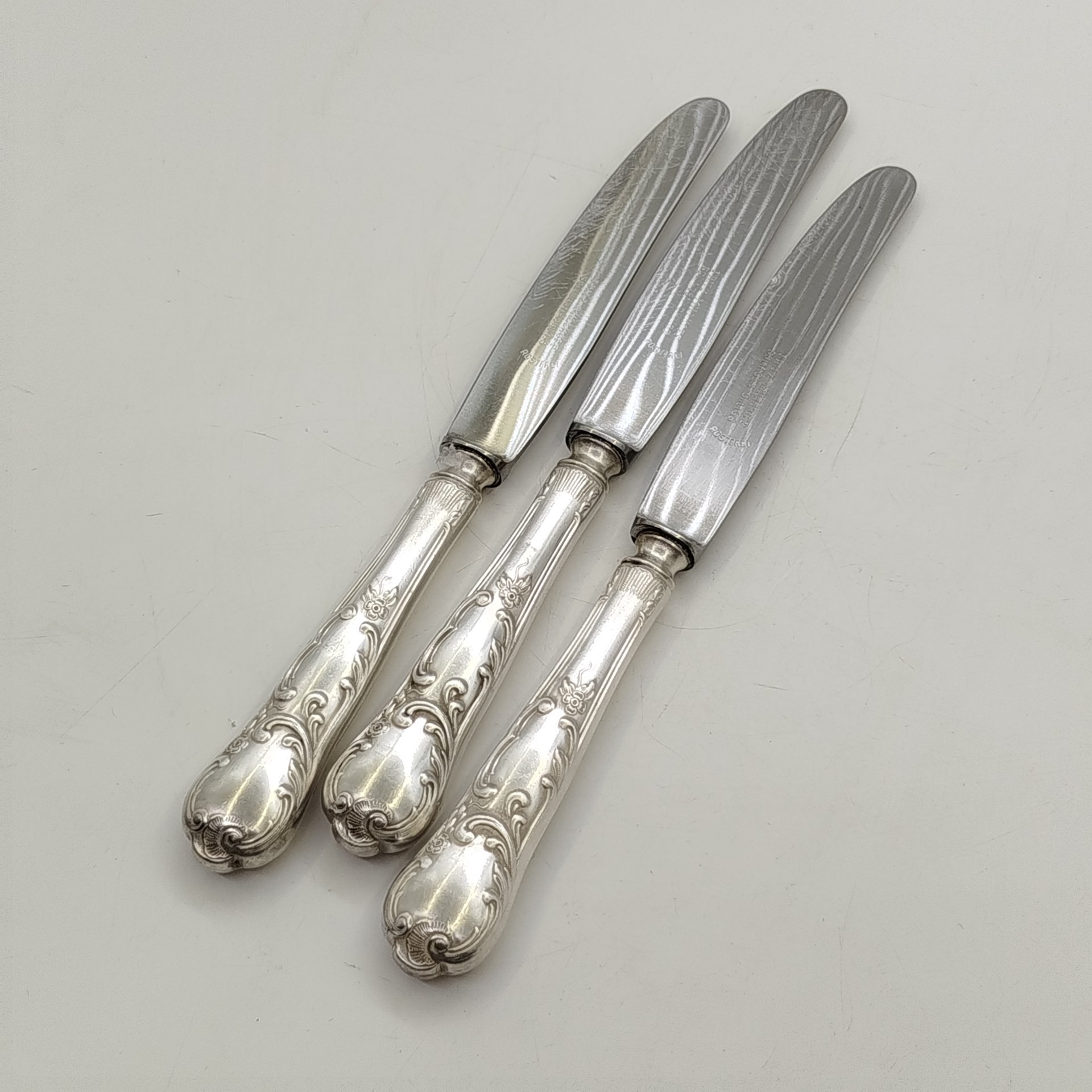Набор из 3 столовых ножей с растительным декором, металл, серебрение, лезвие Solingen, Fritz Millhoff, Германия, 1950-1970 гг.