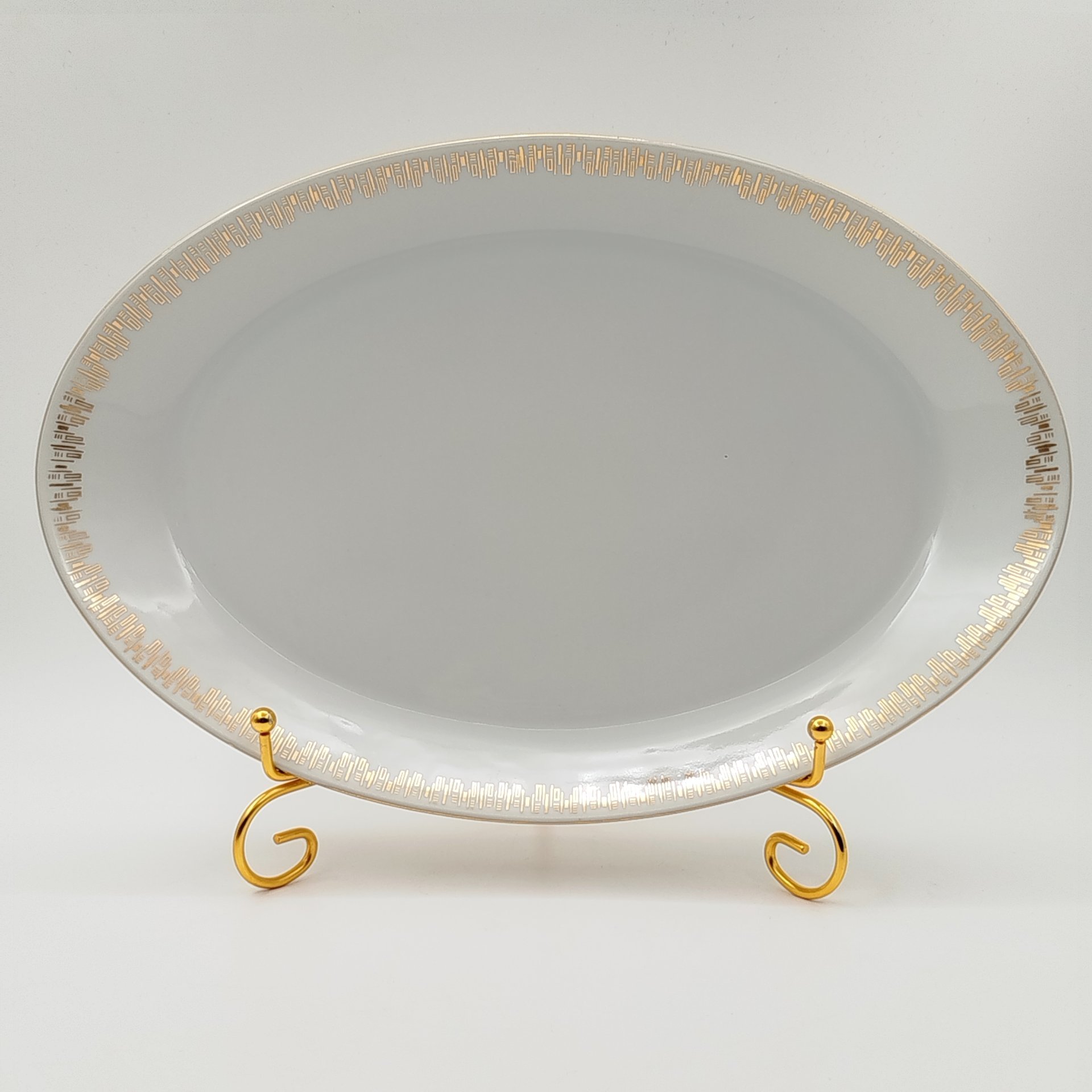 Блюдо овальное с геометрическим орнаментом вдоль борта, фарфор, золочение, Moritz Zdekauer (MZ), Чехословакия, 1960-1980 гг.