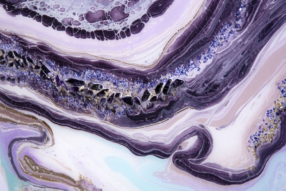 Панно настенное декоративное в сиреневых тонах, авторская работа в технике Resin Art, глянцевое 3D покрытие, камень, Россия, 2021 г.