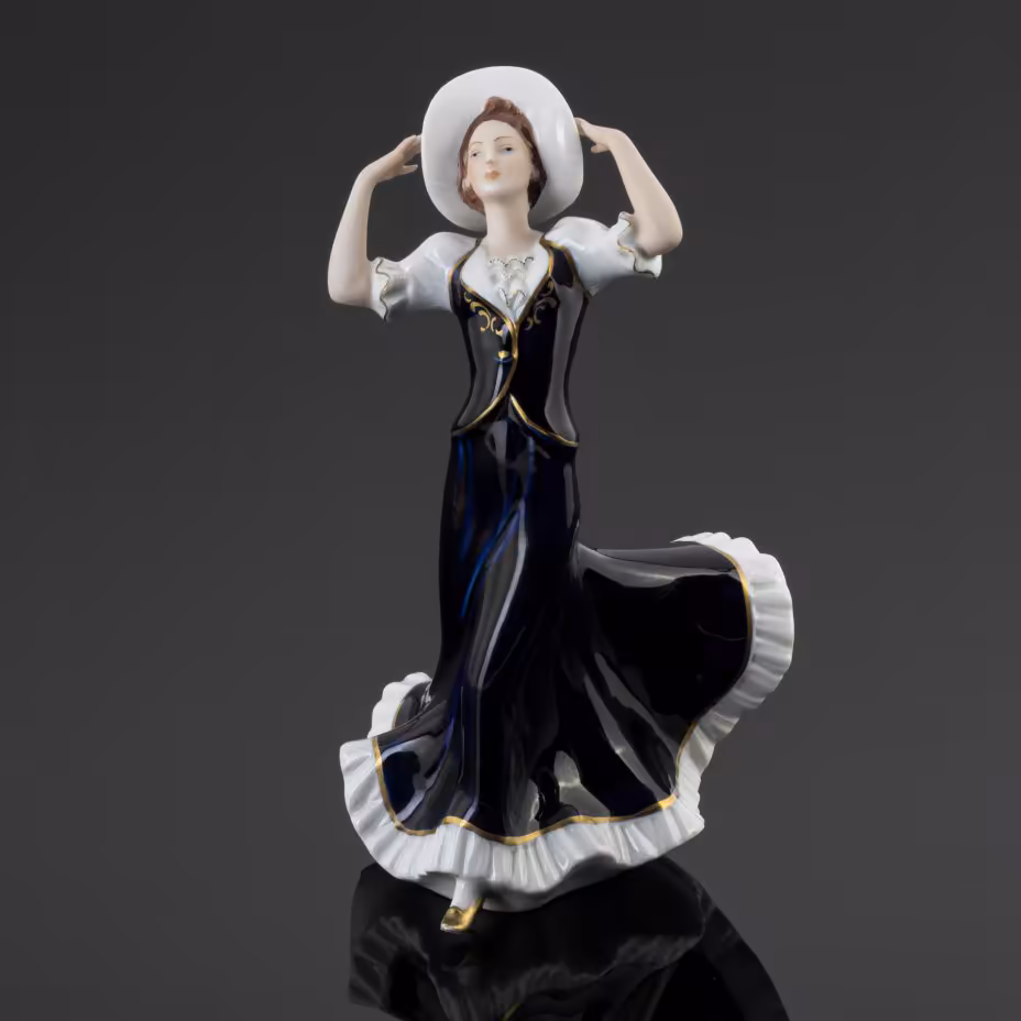 Статуэтка "Девушка в шляпе", Royal Dux Bohemia, Royal Dux