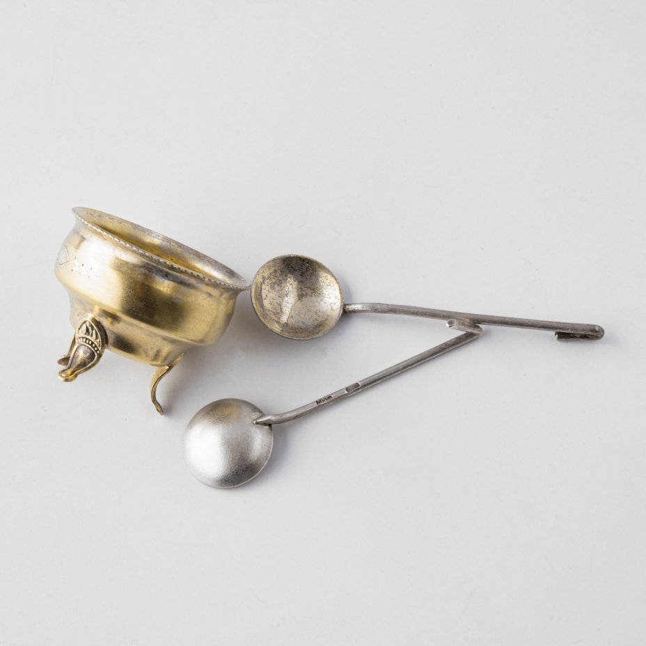 Набор из миниатюрной солонки на трёх ножках и 2 ложек для соли, серебро 875 пр., СССР, 1927-1946 гг.