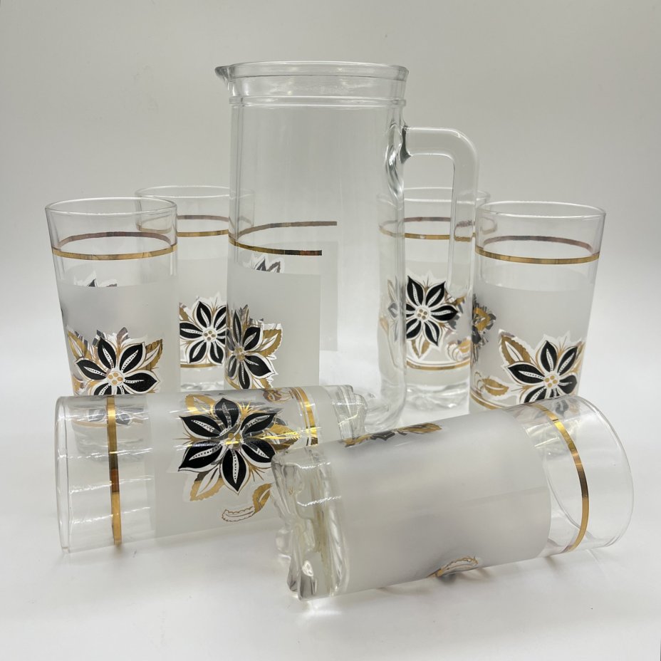 Набор из 6-ти стаканов и кувшина, украшенных цветочным декором