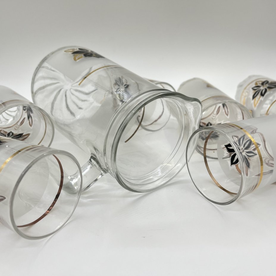 Набор из 6-ти стаканов и кувшина, украшенных цветочным декором