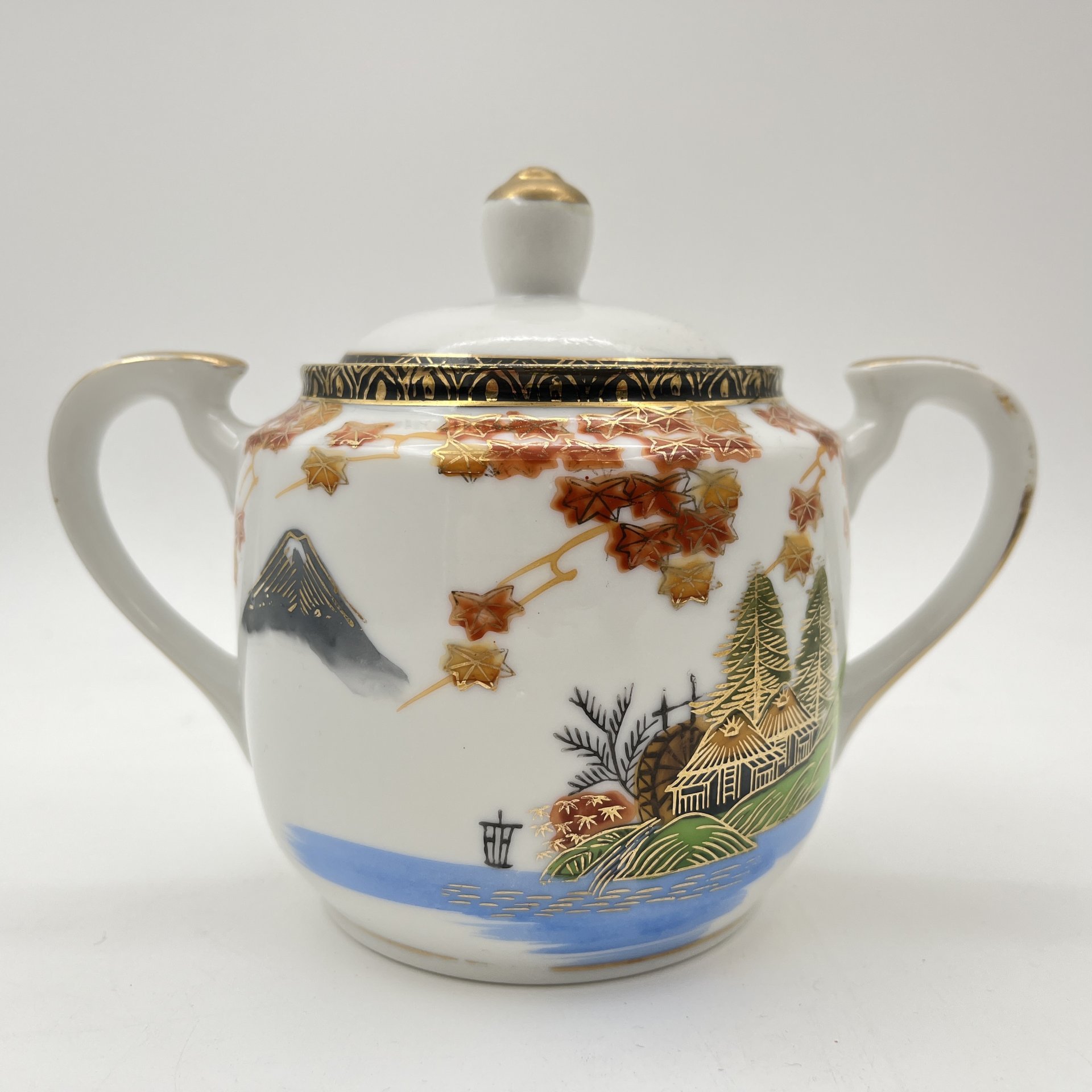 Сахарница с пейзажным декором, клеймо "Kutani hand painted Japan", фарфор, роспись, золочение, Япония, 1950-1980 гг.