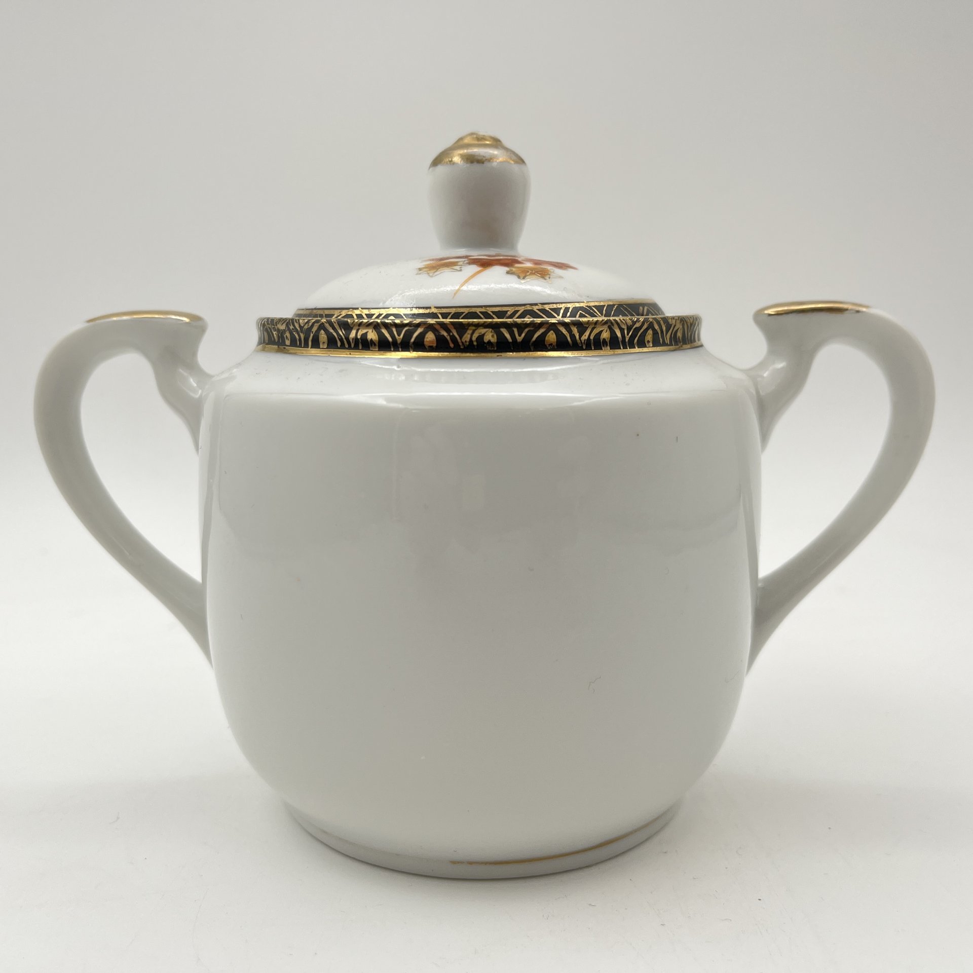 Сахарница с пейзажным декором, клеймо "Kutani hand painted Japan", фарфор, роспись, золочение, Япония, 1950-1980 гг.