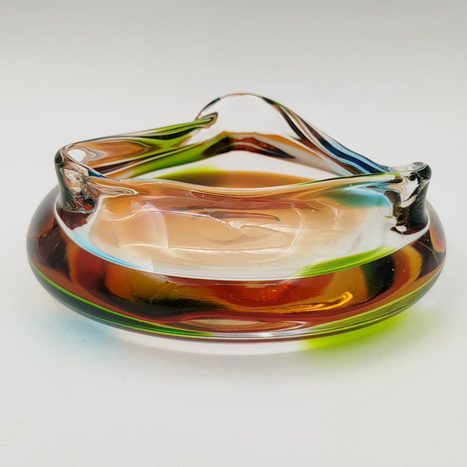 Пепельница необычной формы в янтарно-зелёной гамме, цветное стекло, гутная техника, Чехословакия, 1970-1990 гг.
