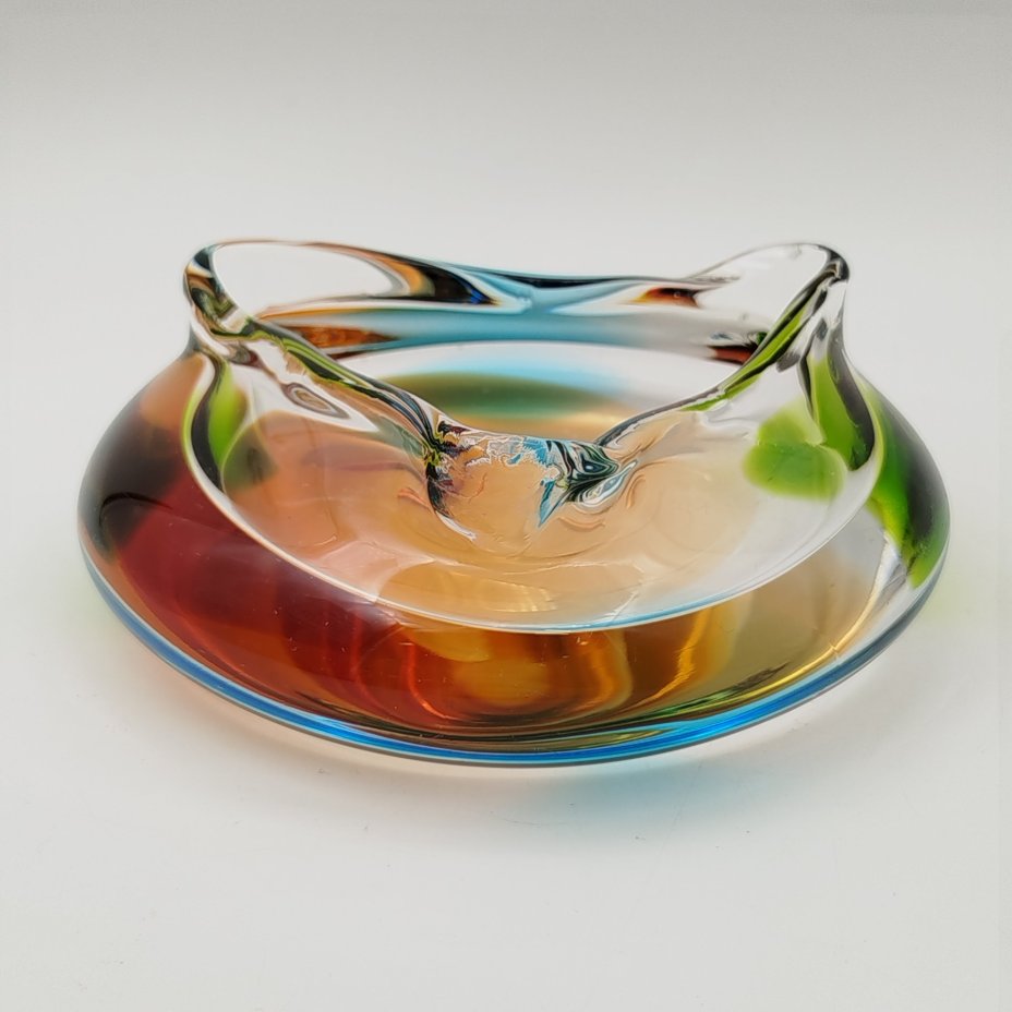 Пепельница необычной формы в янтарно-зелёной гамме