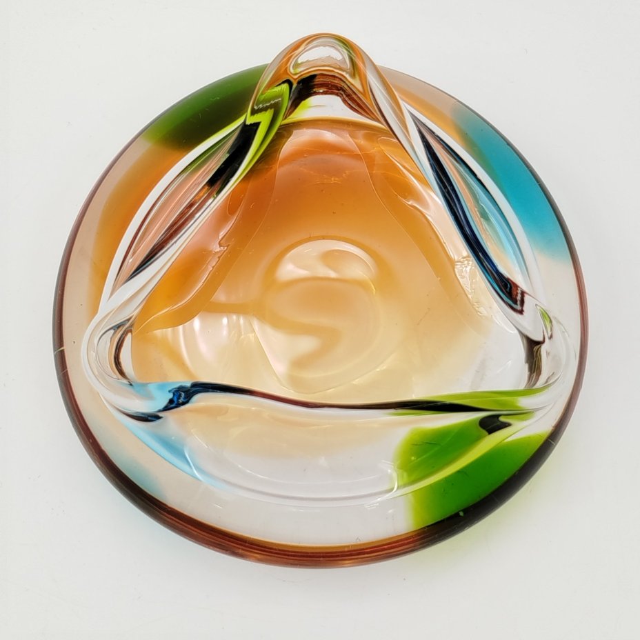 Пепельница необычной формы в янтарно-зелёной гамме