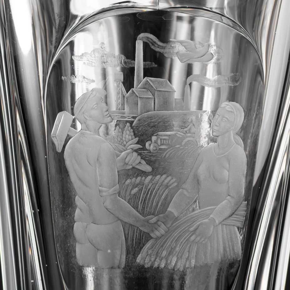 Ваза "Рабочий и колхозница" , предположительно  Vicke Lindstrand, Orrefors