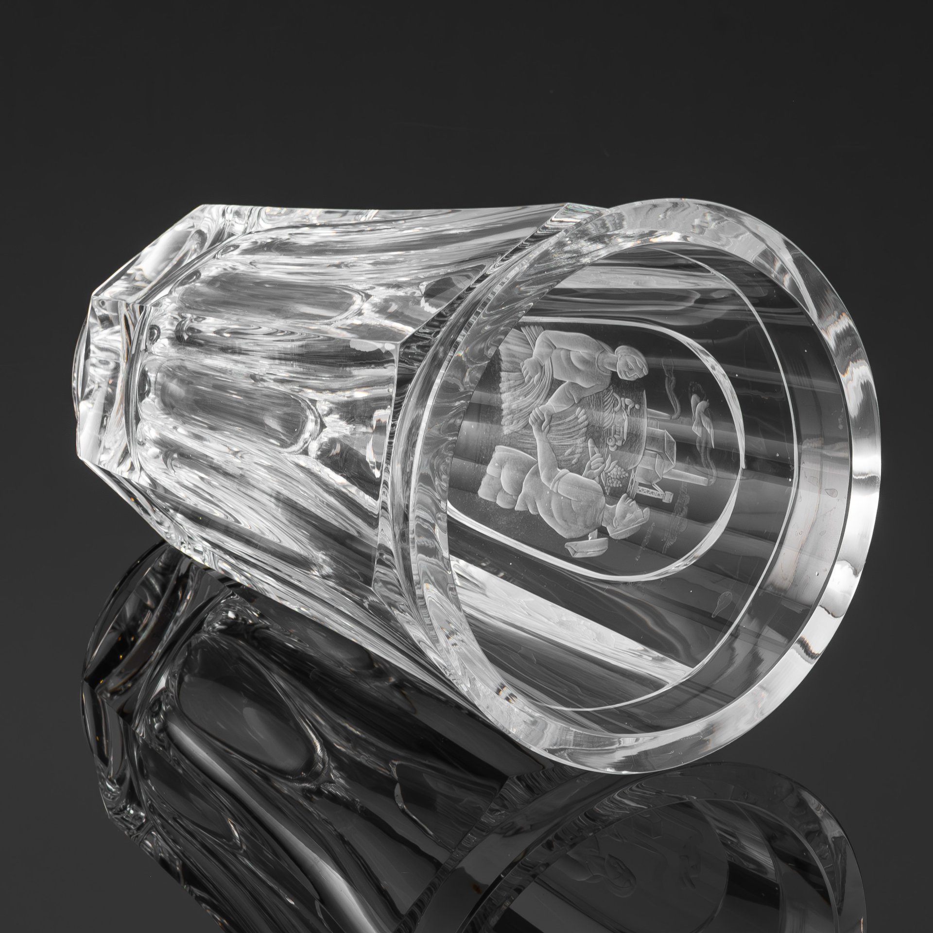 Ваза "Рабочий и колхозница" , предположительно  Vicke Lindstrand, Orrefors, хрусталь, резьба, травление, Швеция, 1950-1970 гг.